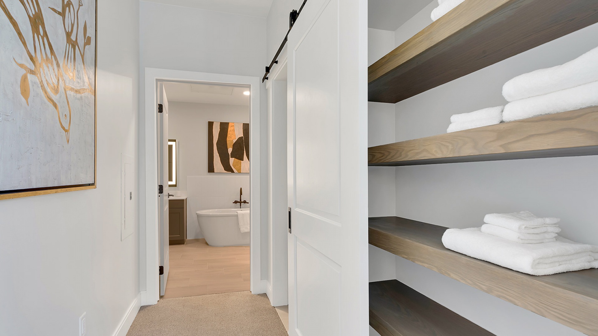 Walk-In Closet Walk-In Closet